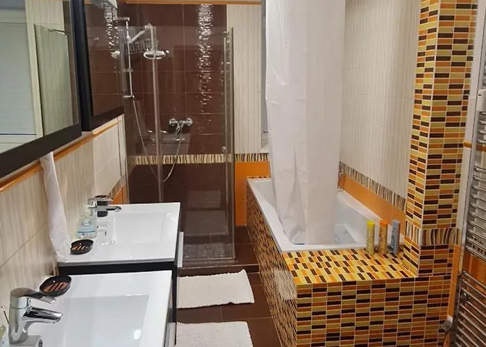 Apartmán Luxury 2bed Flat With Free Parking